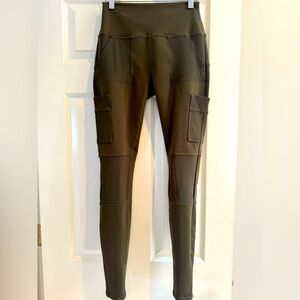 ALO women’s Cargo Leggings